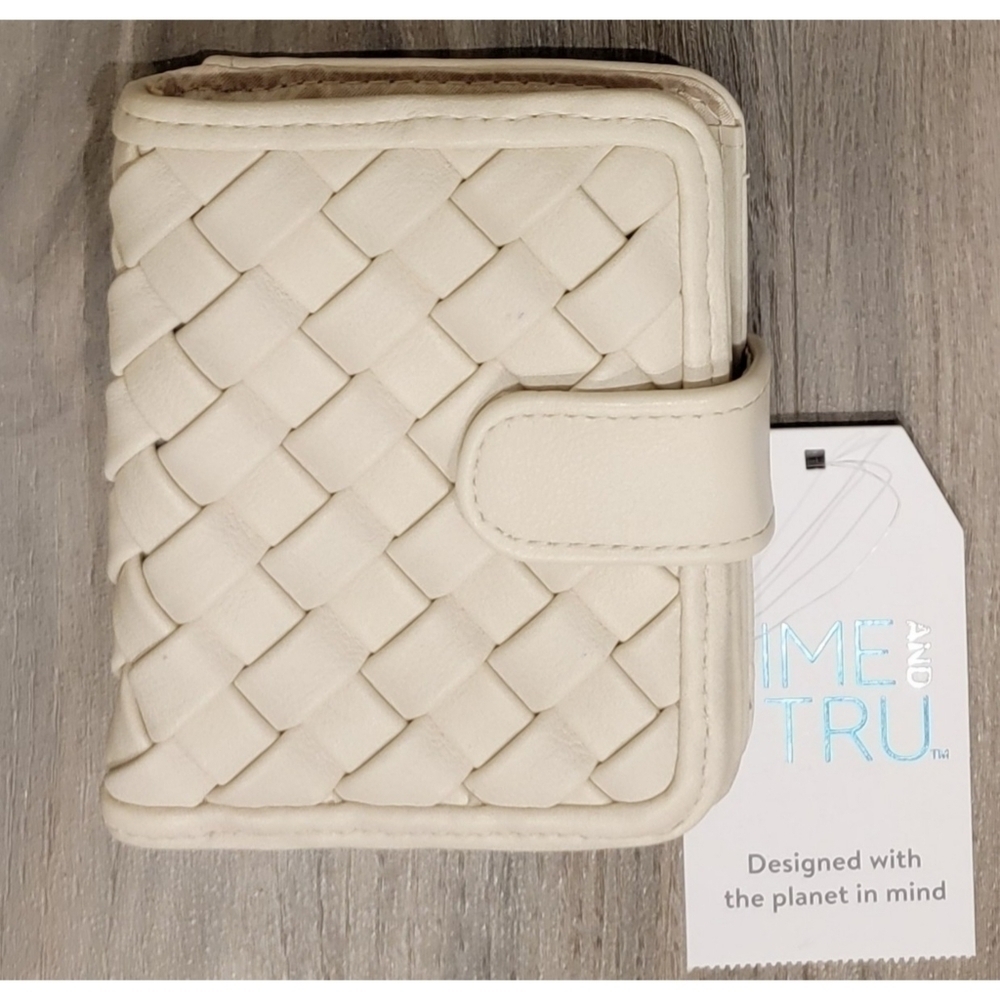 NWT Time and Tru Wallet